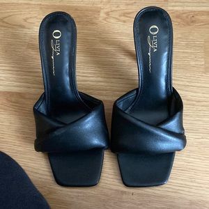 Size 7 black heels